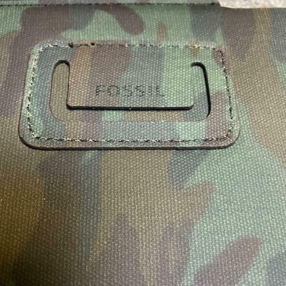 Fossil Authentic Long Bunker TABLET Camo Cover GREEN SML1088346 - Picture 6 of 6